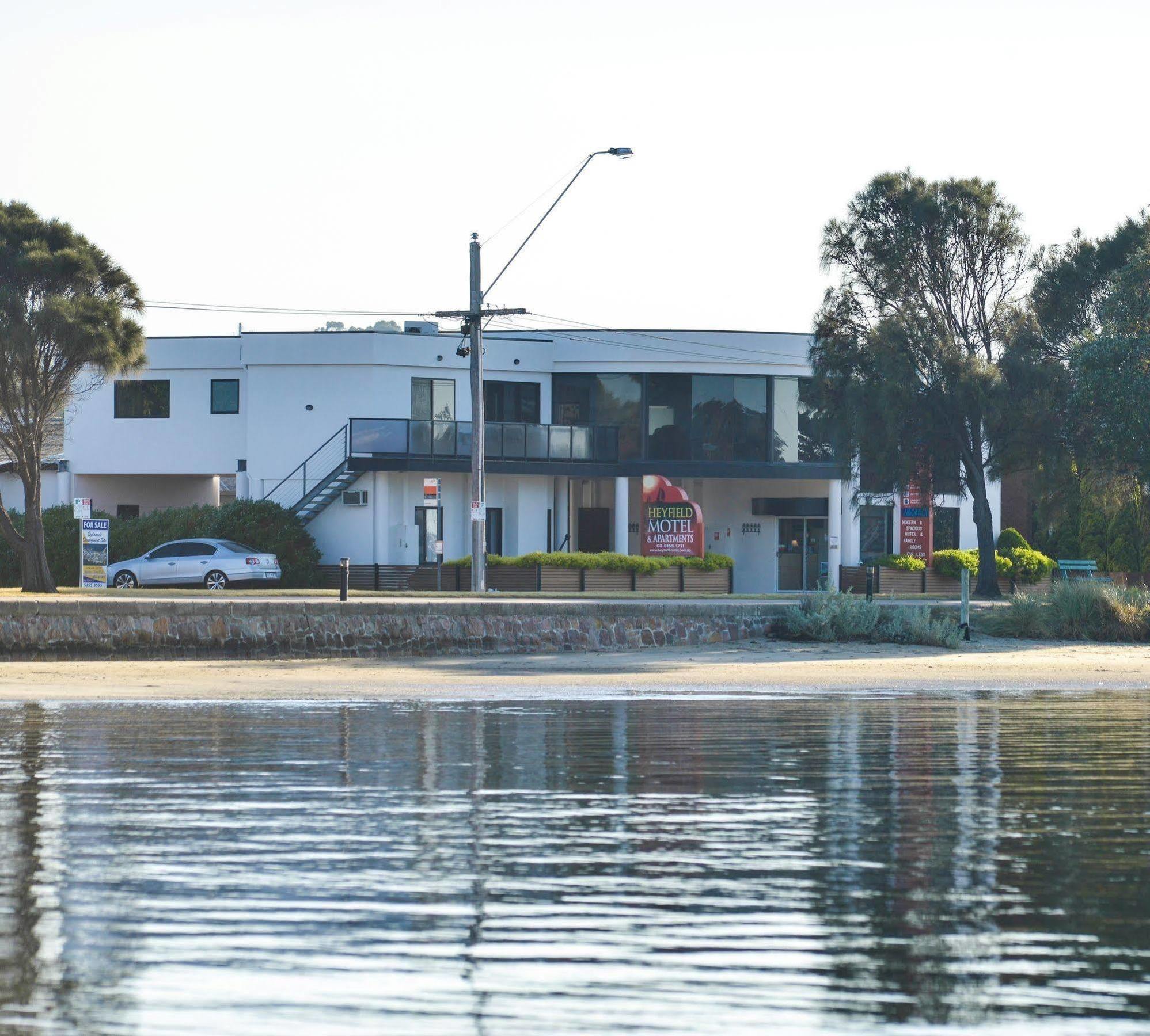 Heyfield Motel And Apartments เลคส์เอนทรานส์ ภายนอก รูปภาพ