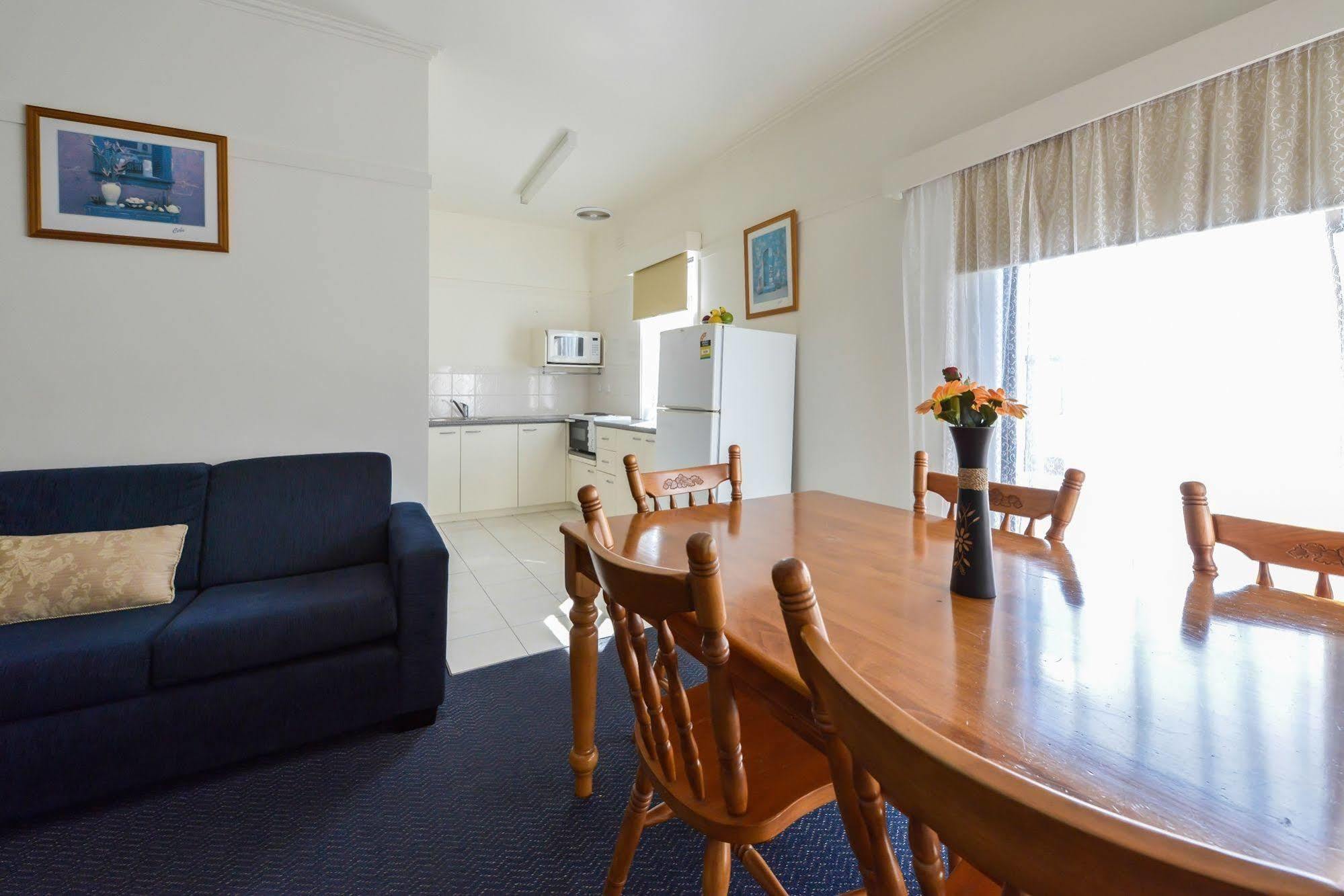 Heyfield Motel And Apartments เลคส์เอนทรานส์ ภายนอก รูปภาพ