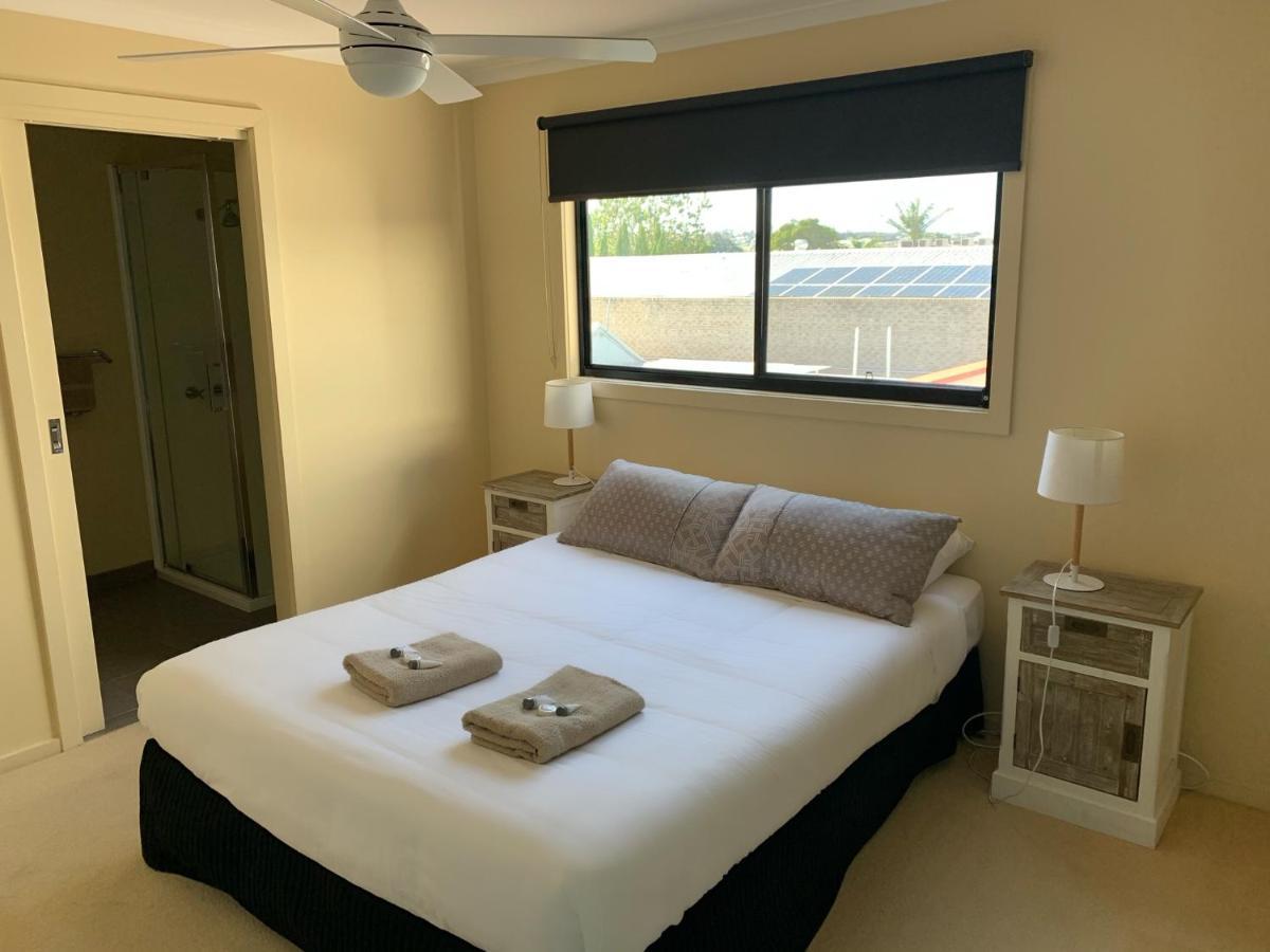 Heyfield Motel And Apartments เลคส์เอนทรานส์ ภายนอก รูปภาพ